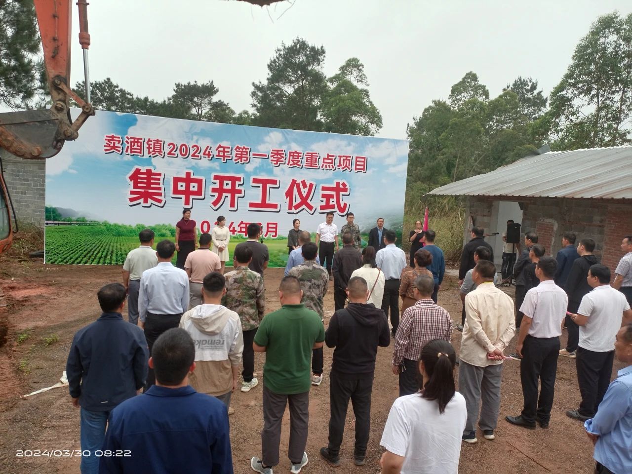 卖酒镇，繁荣变革交汇点，最新新闻一览